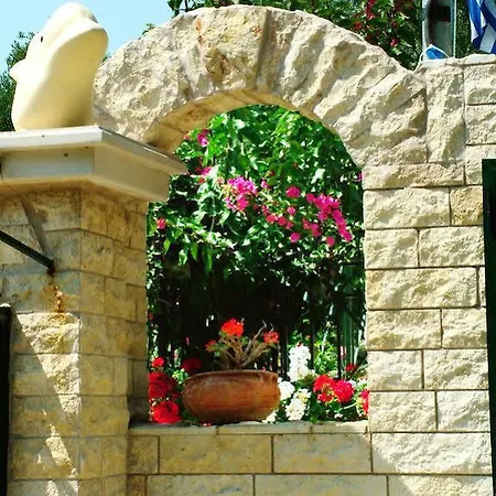 Apart Otel Archontiko Loukis